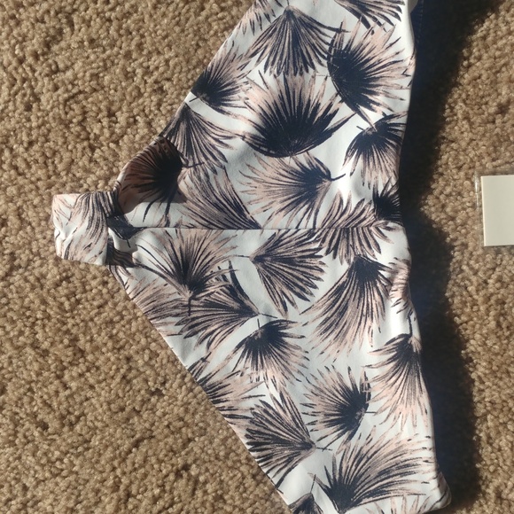 Khongboon bikini Set size Small w tags - Picture 5 of 7